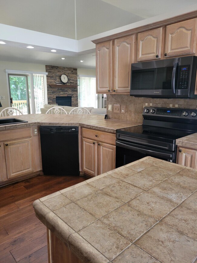 Building Photo - 456 Snead Dr