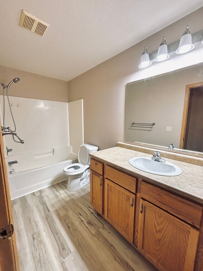 Building Photo - 1040/1044 4th St SE, Forest Lake, MN 55129 (duplex)