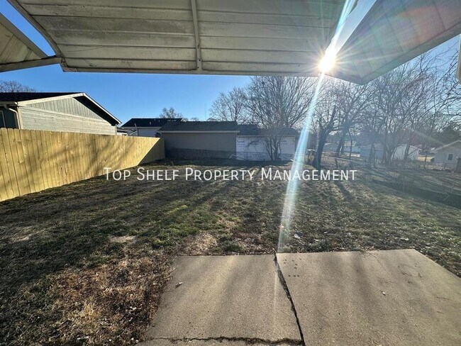 Building Photo - 2319 E 40th Ct