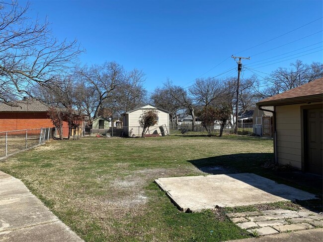 Building Photo - 900 Haggard St