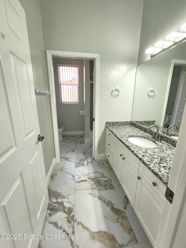 Building Photo - 501 Carmel Dr