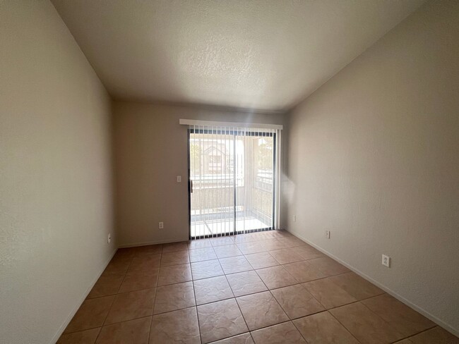 Building Photo - 1 Bedroom condo gated with community Pool