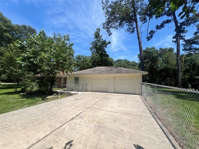 Building Photo - 2402 Fawnwood Ln