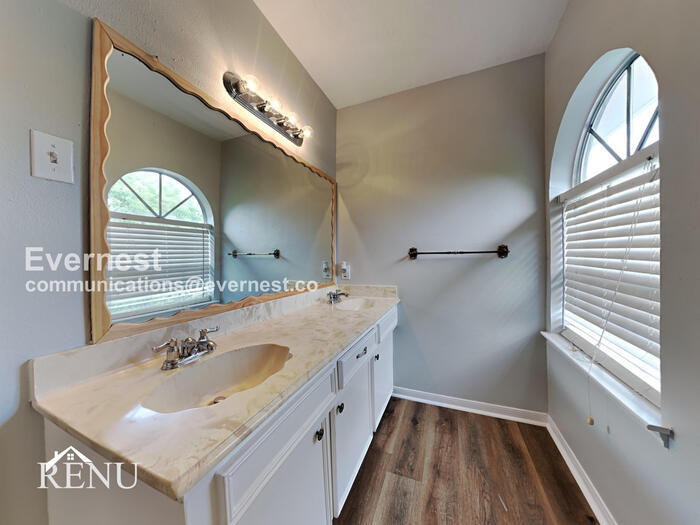Building Photo - 10223 Sageaspen Ln