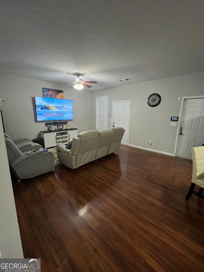 Building Photo - 500 Tulip Ln