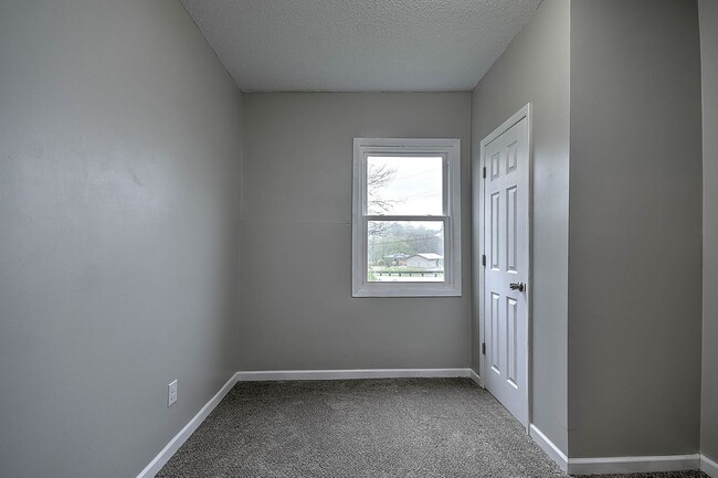 Building Photo - 635 S McKee St