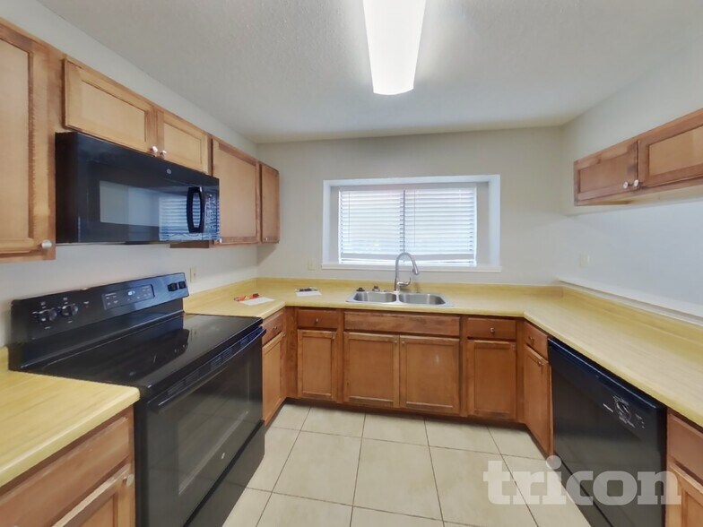 Building Photo - 8058 Pioneer Trail Dr