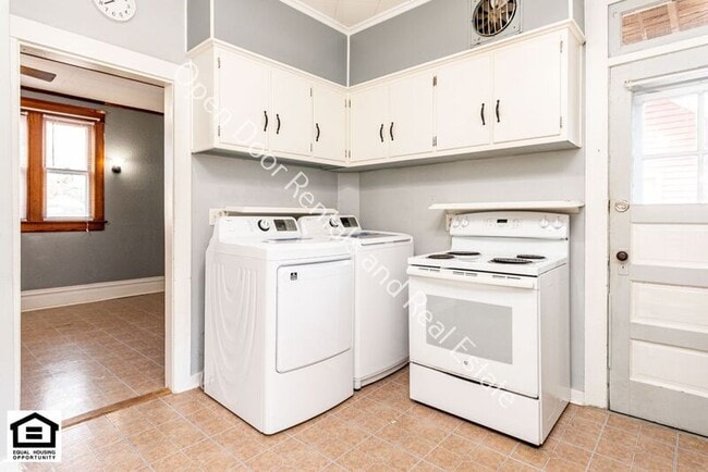 Building Photo - 928 Putnam St