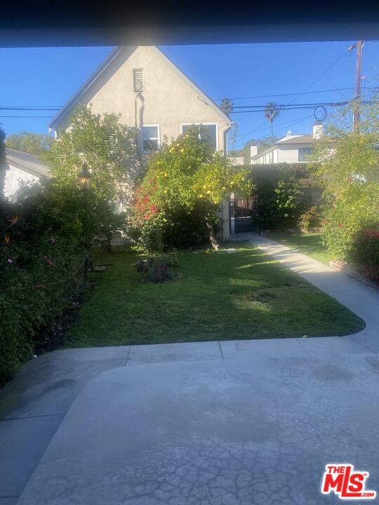 Building Photo - 125 N Palm Dr