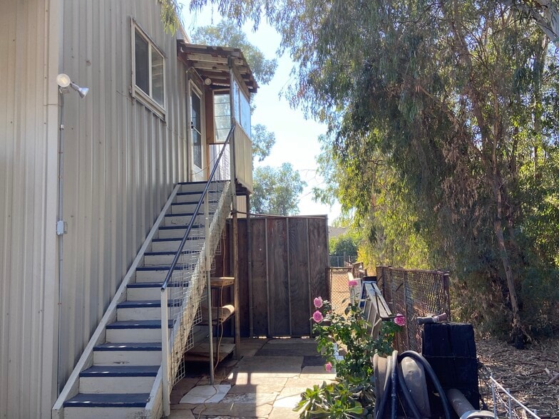 Building Photo - 525 N Dietrich Rd