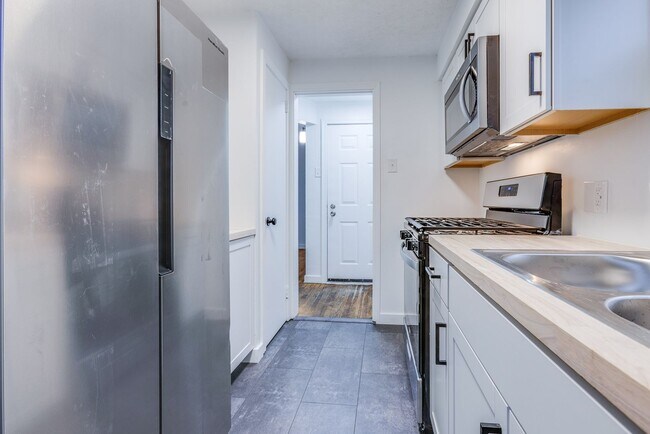 Building Photo - AVAILABLE JUNE 2026! - 2 Bedroom Suburban Vibes in the HEART of the City!!