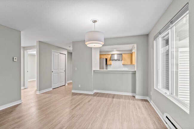 Building Photo - Bright Beacon Hill Condo in Secure Gated C...