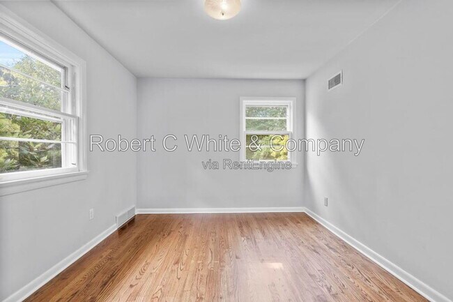 Building Photo - 851 Ward Ln