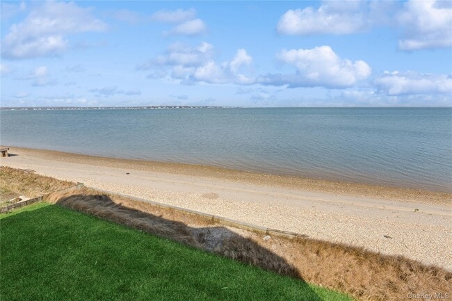 Building Photo - 39 Shinnecock Rd