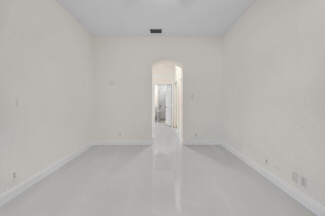 Building Photo - 36 Monterey Pointe Dr