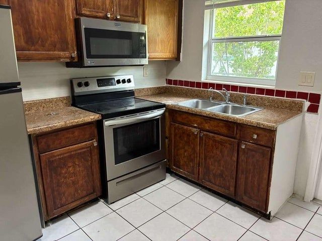 Building Photo - 1329 NW 8th Ave