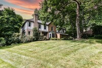 Building Photo - 2030 Spring Branch Dr