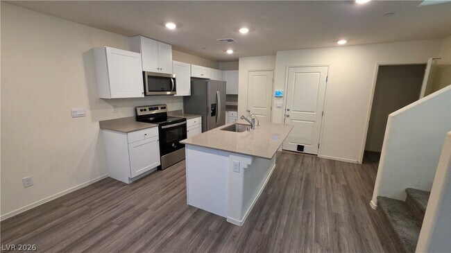 Building Photo - 3721 Celesta Vis Ave