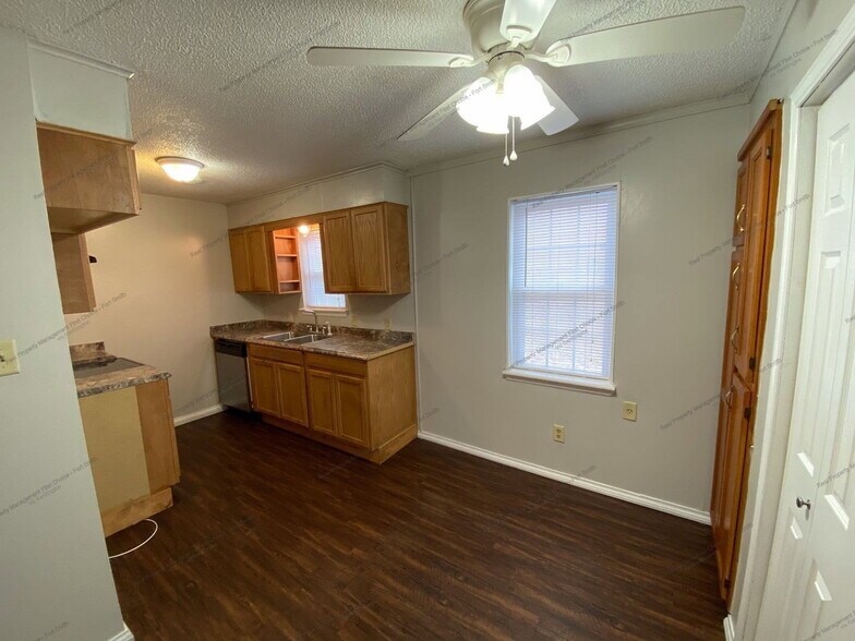 Building Photo - 8409 S 35th Terrace