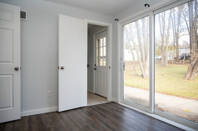 Building Photo - 3244 Marion Rd SE