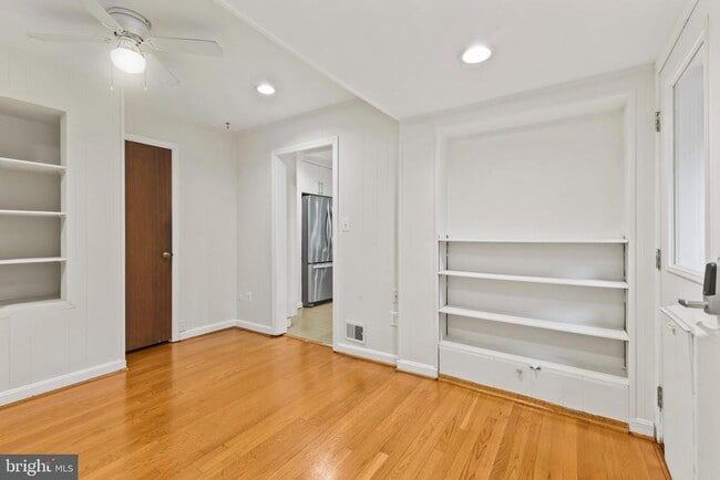 Building Photo - 612 S Quincy St