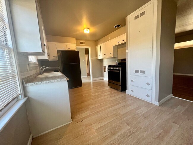 Building Photo - PRE-LEASING FOR JULY! Great 3/2/1 with Two Living Areas