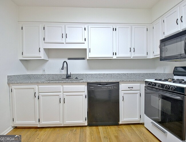 Building Photo - 210 Flat Creek Ct