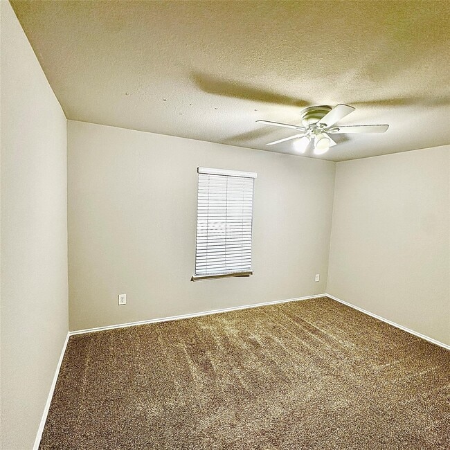 Building Photo - 15422 Massey Frst Dr