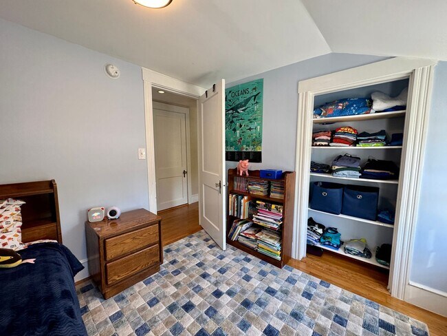 Building Photo - $3,900 - 3BD/2BA Single Family Home - Falmouth w/ Heated 2-Car Garage, W/D & Large Backyard! Avai...