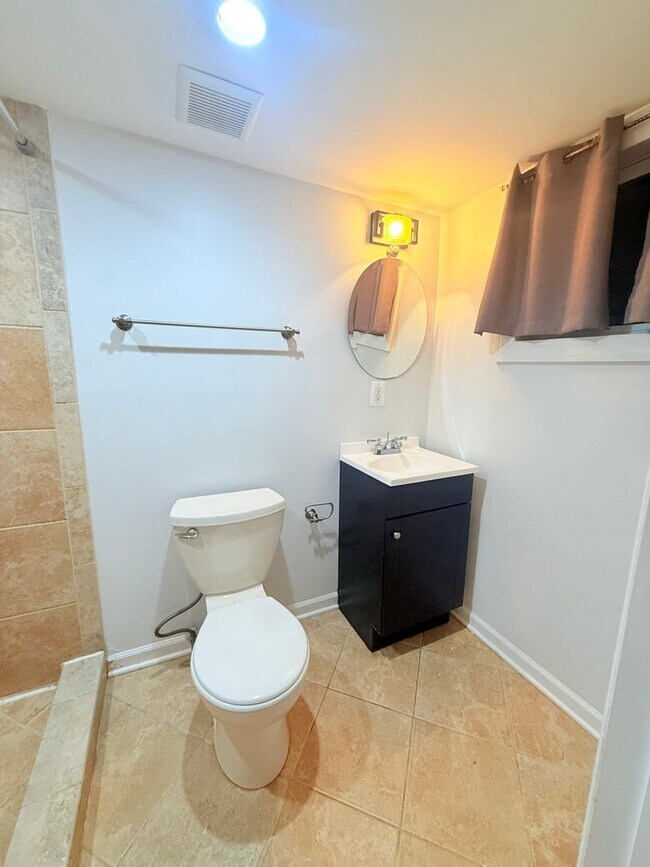 Building Photo - 3BR Rowhome w/ Private Parking | 1,764 Sq Ft | Eckington | $3,855