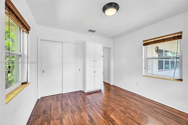 Building Photo - 1280 NE 115th St