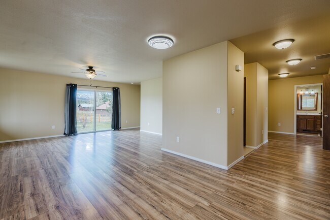 Building Photo - 55 Navajo St