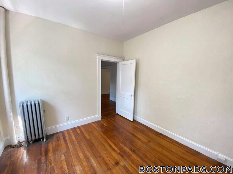 Building Photo - 9 Egremont Rd
