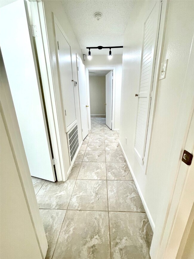 Building Photo - 307 Whitecap Dr