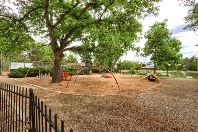 Building Photo - 4 BED 3 BATH HOUSE NEAR CREAK PARK!!!