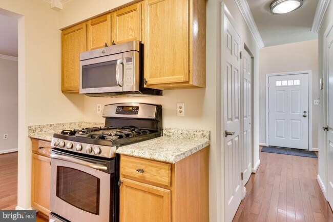 Building Photo - 3000 Winter Pine Ct