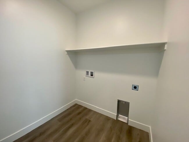 Building Photo - SPACIOUS APARTMENT FOR RENT!