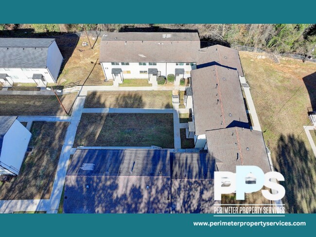 Building Photo - 390 W Lake Ave NW