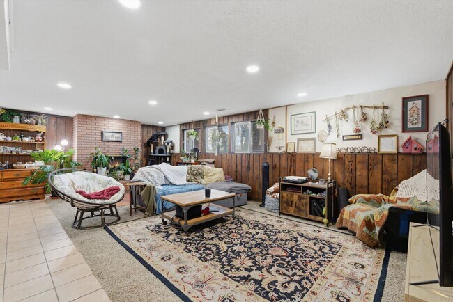 Primary Photo - 4050 Taylor Ave