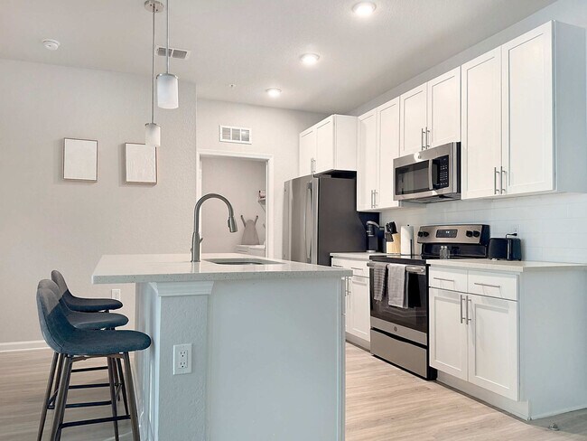 Building Photo - 1564 Flournoy Cir W