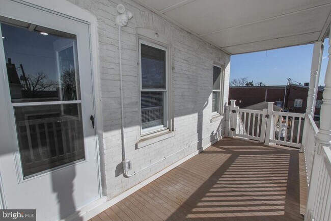 Building Photo - 700 Main St