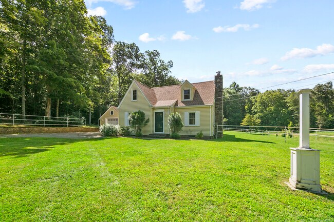 Building Photo - 26 Great Hillwood Rd