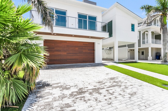 Building Photo - 905 Bay Point Dr