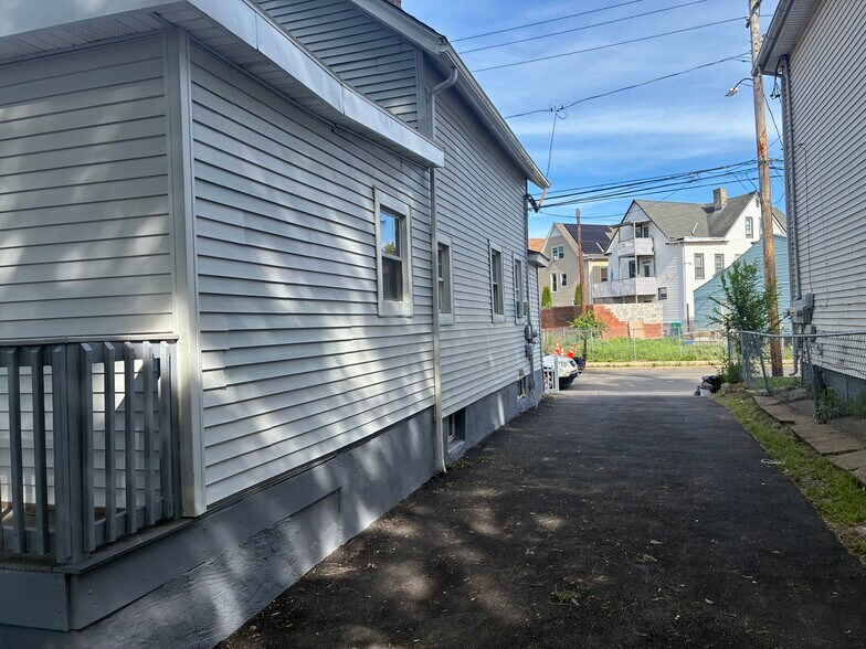 Building Photo - 643 Washington Ave