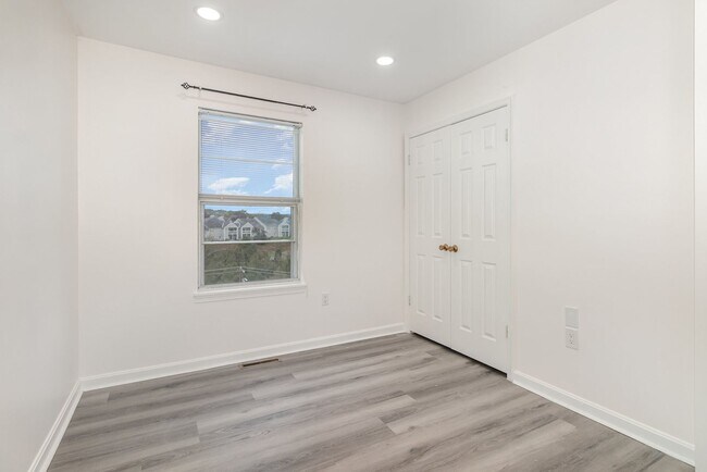 Building Photo - 6212 Spring Knoll Dr