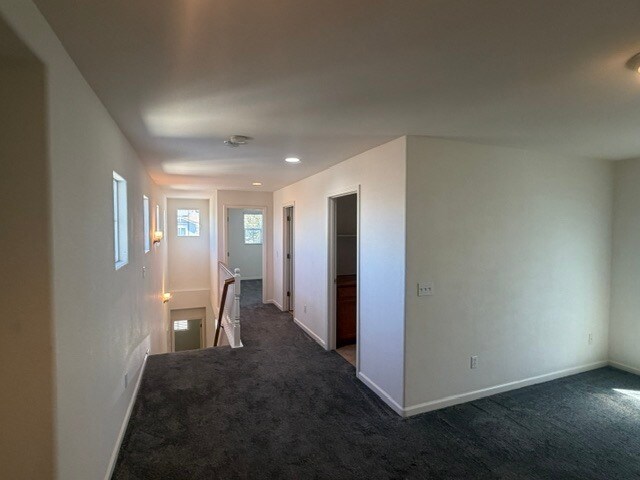 Building Photo - Gorgeous 3 Bedroom 2.5 Bathroom Plus Loft