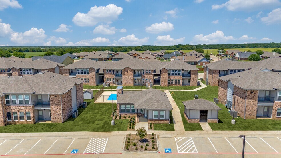 Building Photo - Four Cedars