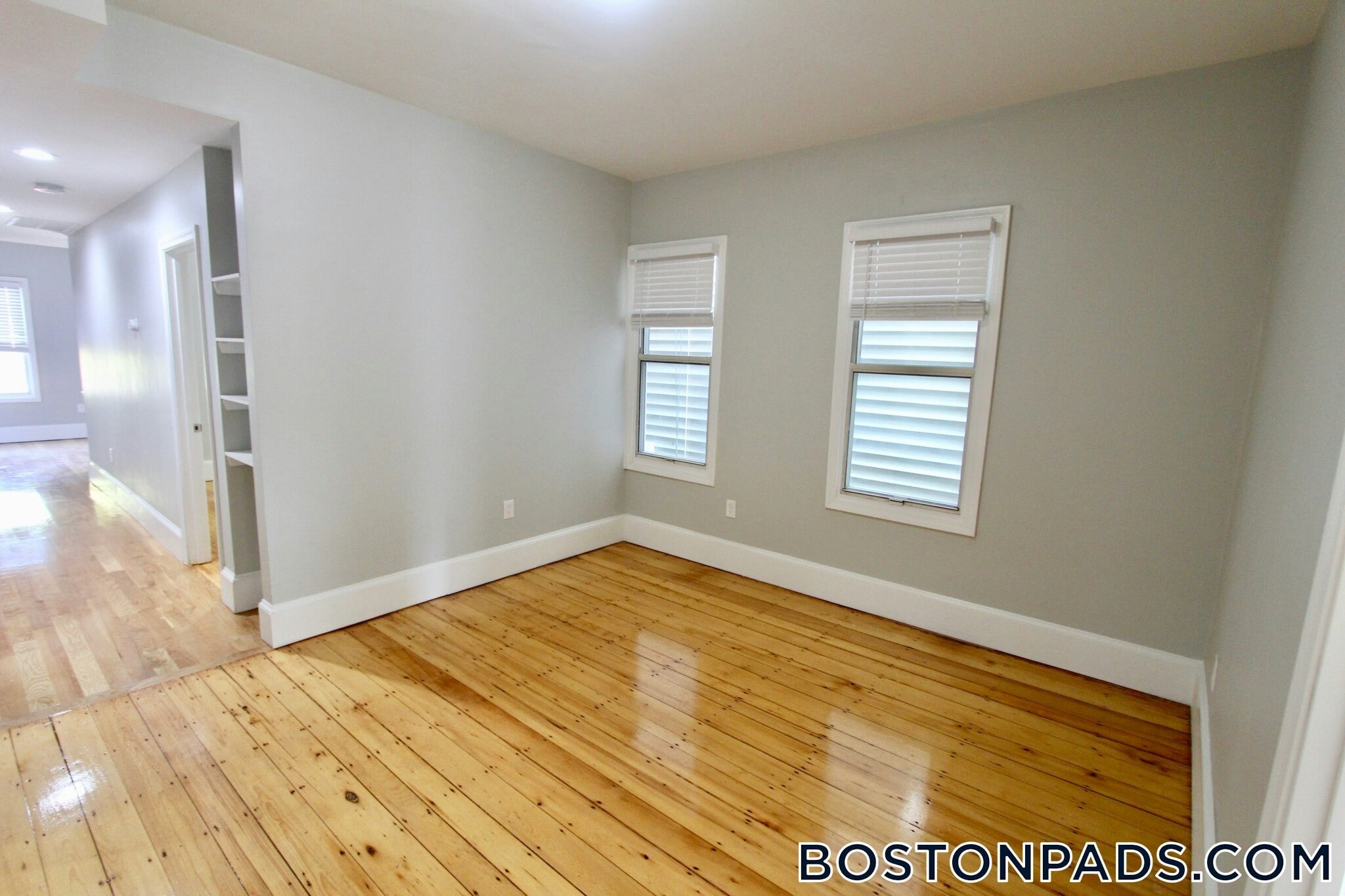 Building Photo - 460 Saratoga St