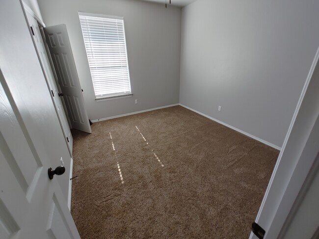 Building Photo - 1852 Cypress Ln