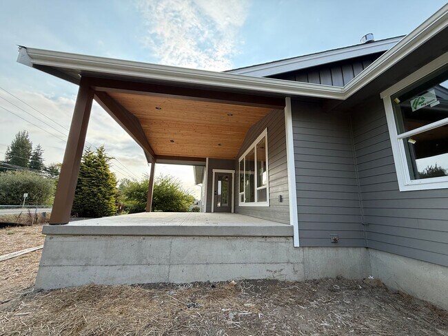 Building Photo - MOVE IN SPECIAL!!! Newly Built Home in Bir...
